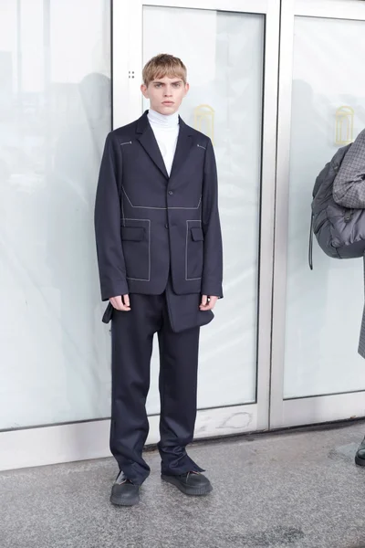 Look 18